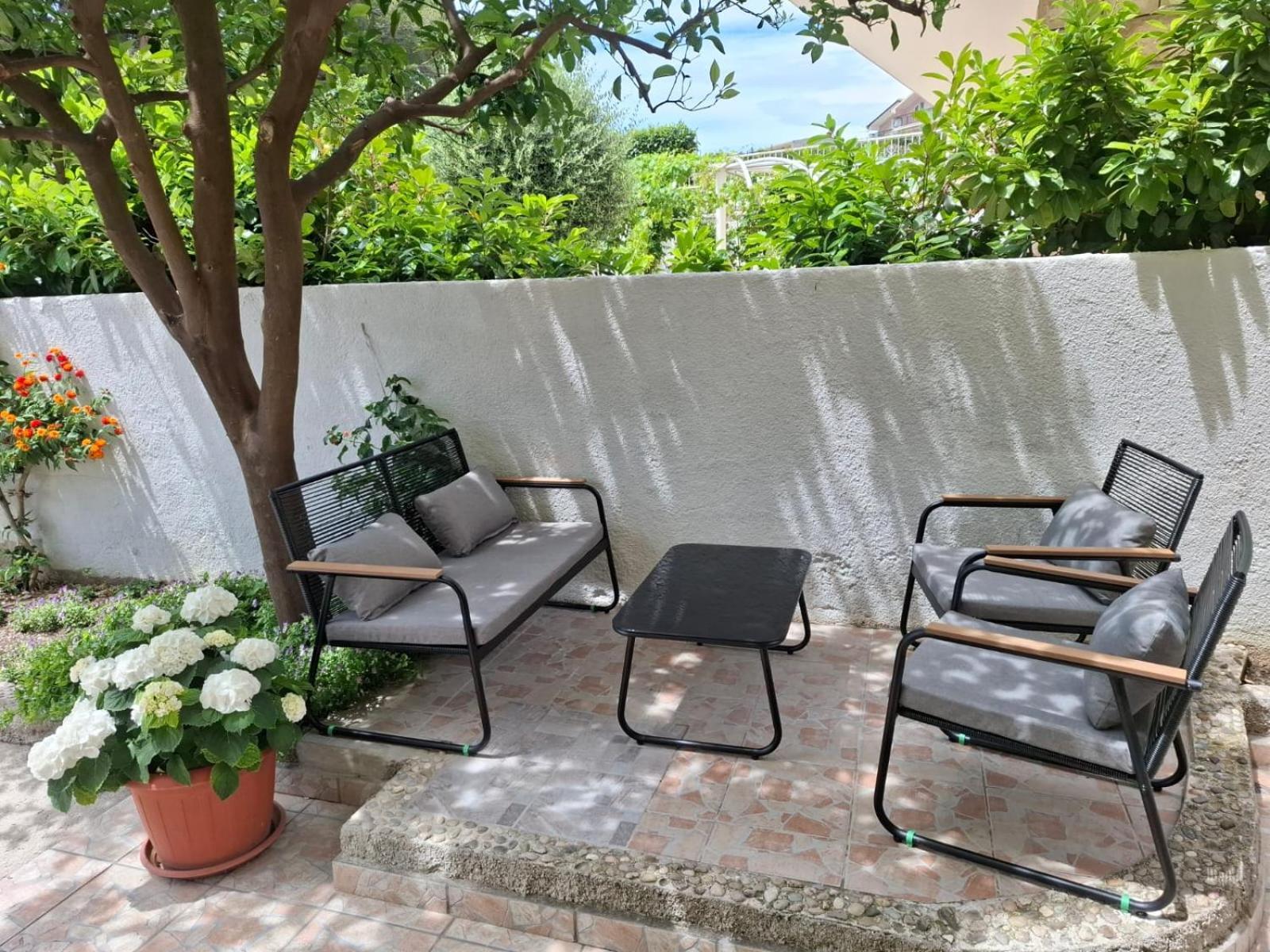Bugenvilija Duće Exteriör bild